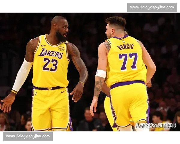 紫金军团鏖战雷霆新星,湖人雷霆之战引爆西部季后赛风云新局